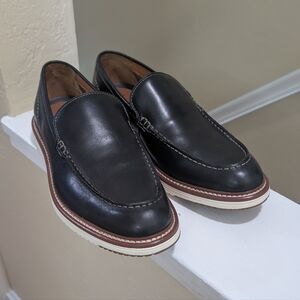 Johnston & Murphy Black Leather Loafers with Modern Slip-On Design